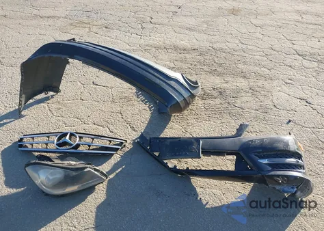 2014 Mercedes-Benz C 250 Sport z USA, uszkodzony, nr VIN WDDGF4HB0EA966592